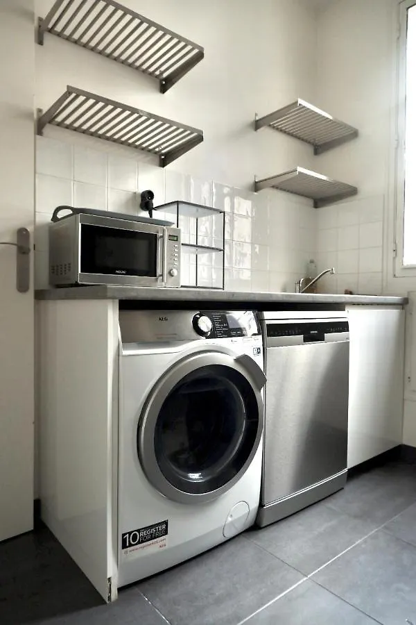Eiffel Tower Appartment باريس فرنسا