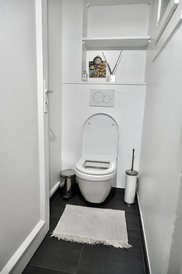 Eiffel Tower Appartment باريس