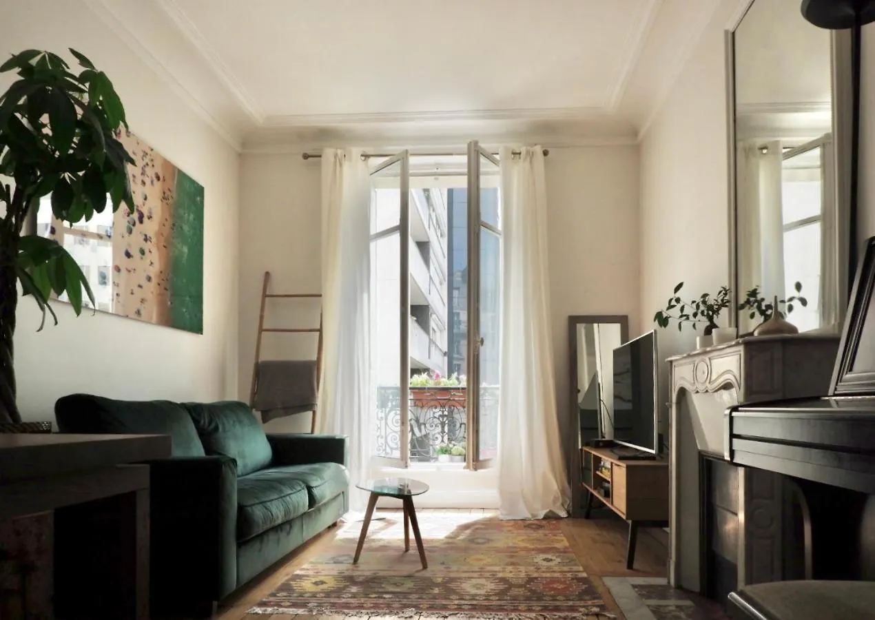 Eiffel Tower Appartment باريس