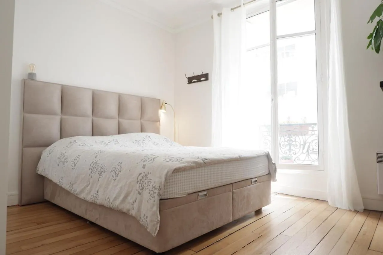 Eiffel Tower Appartment باريس
